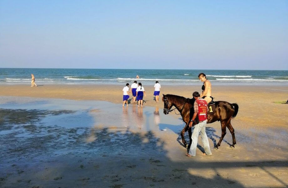 horse-riding-beach-huahin
